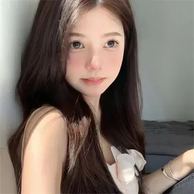 随盲柳入眠的女人